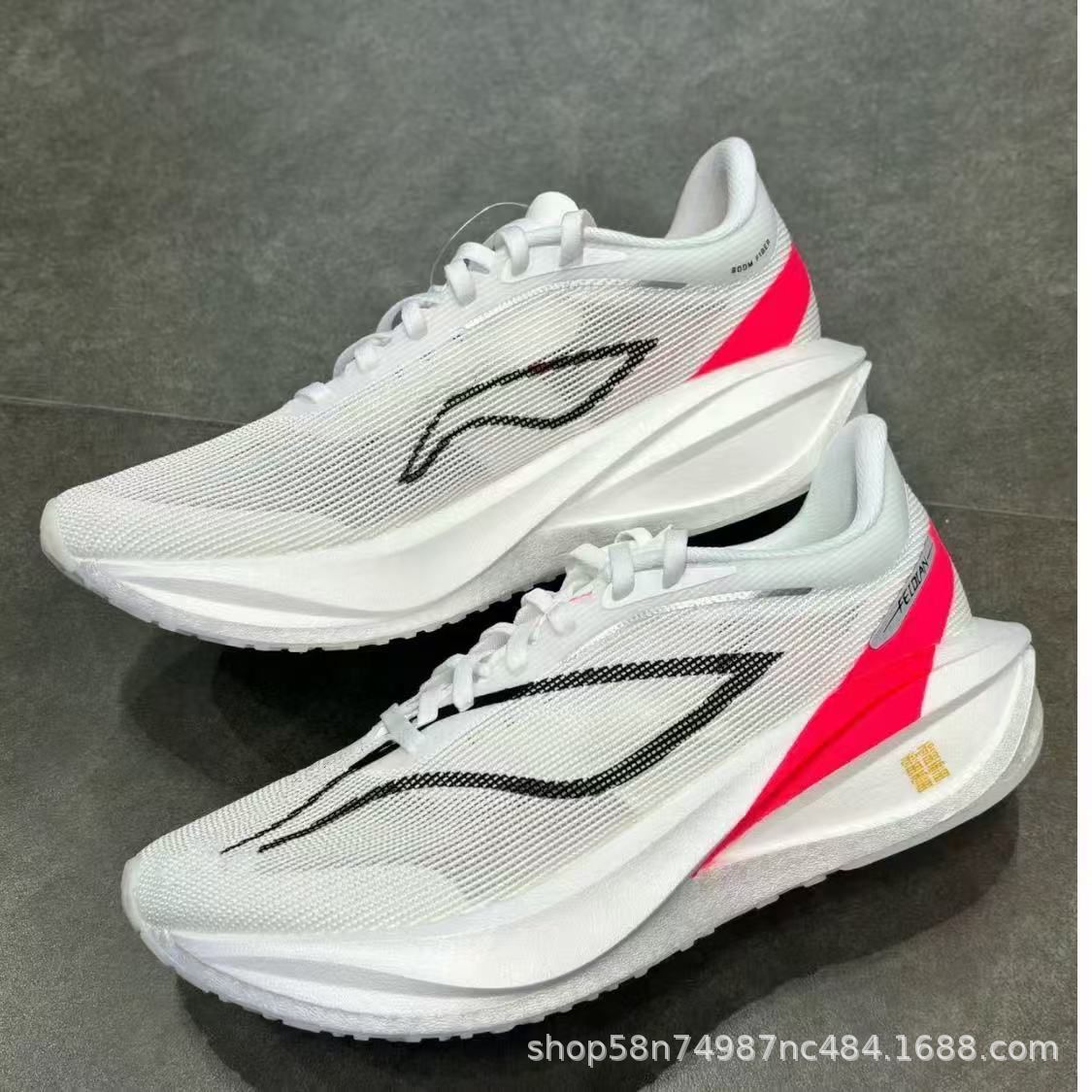 Nuevos zapatos deportivos ultr - Sneaker Career reseña y precio