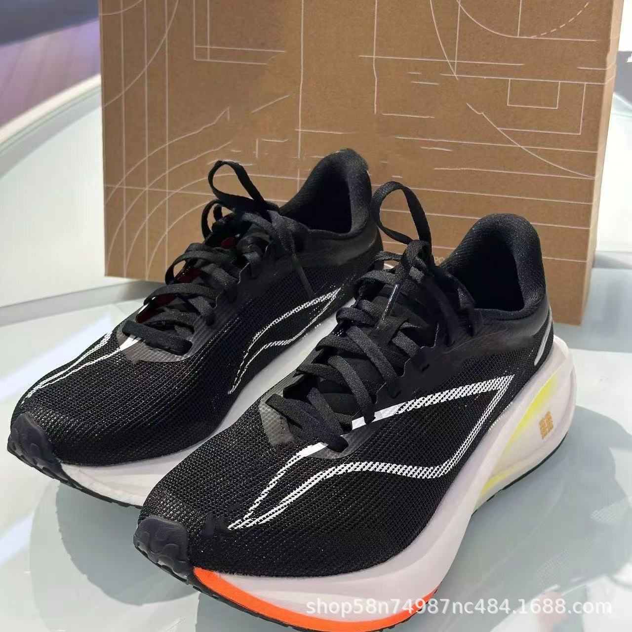 Nuevos zapatos deportivos ultr - Sneaker Career reseña y precio